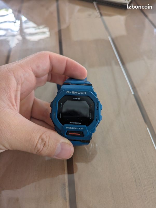 Casio G-Shock GBD-200 Bleu - HS / Pour Pièces ou Réparation (image 1)