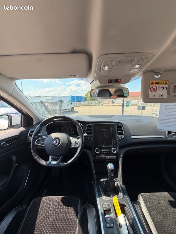 RENAULT Mégane IV dCi 130Ch Energy Intens BVM6 Diesel / GPS / CarPlay / Full LED / Affichage tête haute / Intens (image 4)