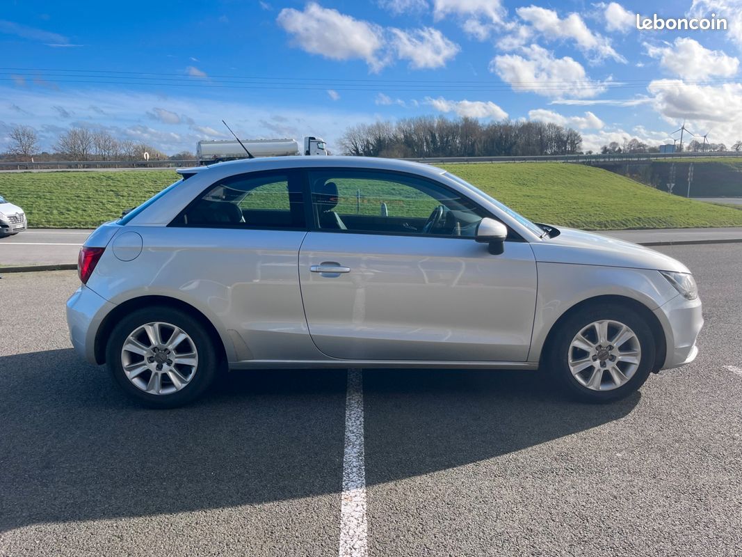 Audi a1 1.6 tdi 90 ch ambiente (image 16)