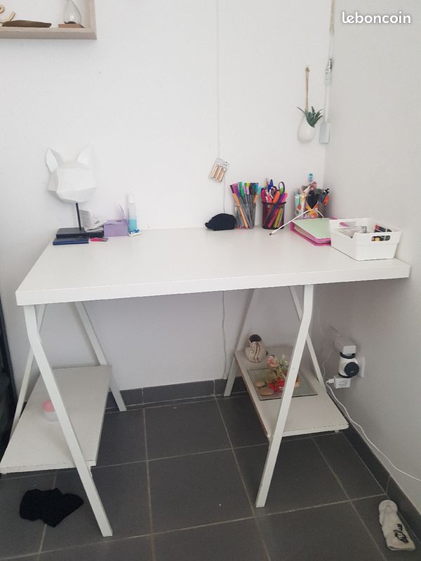 Bureau avec trépieds (image 3)