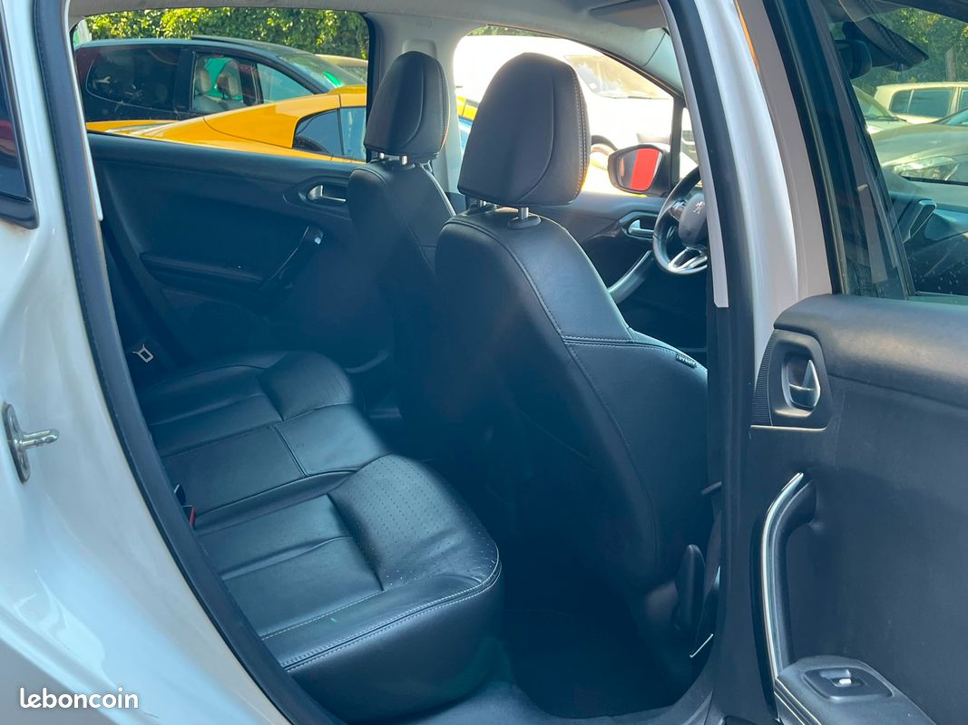 PEUGEOT 208 1.6 120cv Allure ( Crit’air 1 🟣- Intérieur Cuir ✅ - Sièges Chauffants ✅ - Garantie & Révisée ✅ ) (image 5)