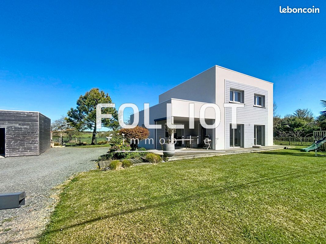Maison 7 pièces 141 m² · à Tourville-sur-Sienne · 141 m² · 370 000 €