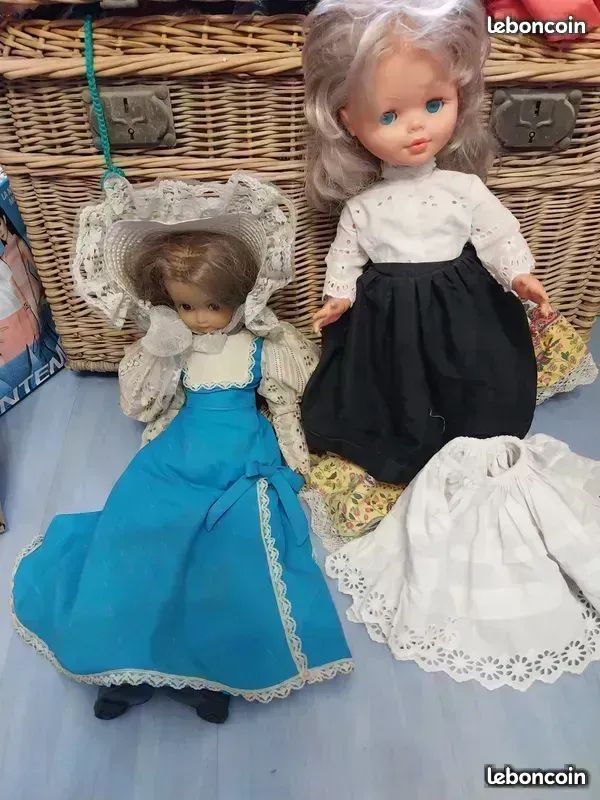 superbe poupée ancienne - chaussures bella - parfait état - faire offre