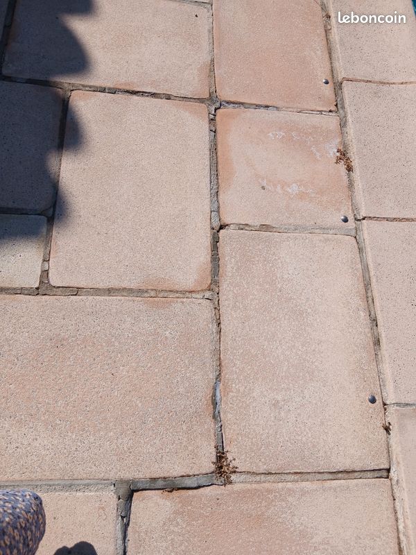 Recherche environ 10 dalles beton beige rosée pour compléter ma dalle (image 1)