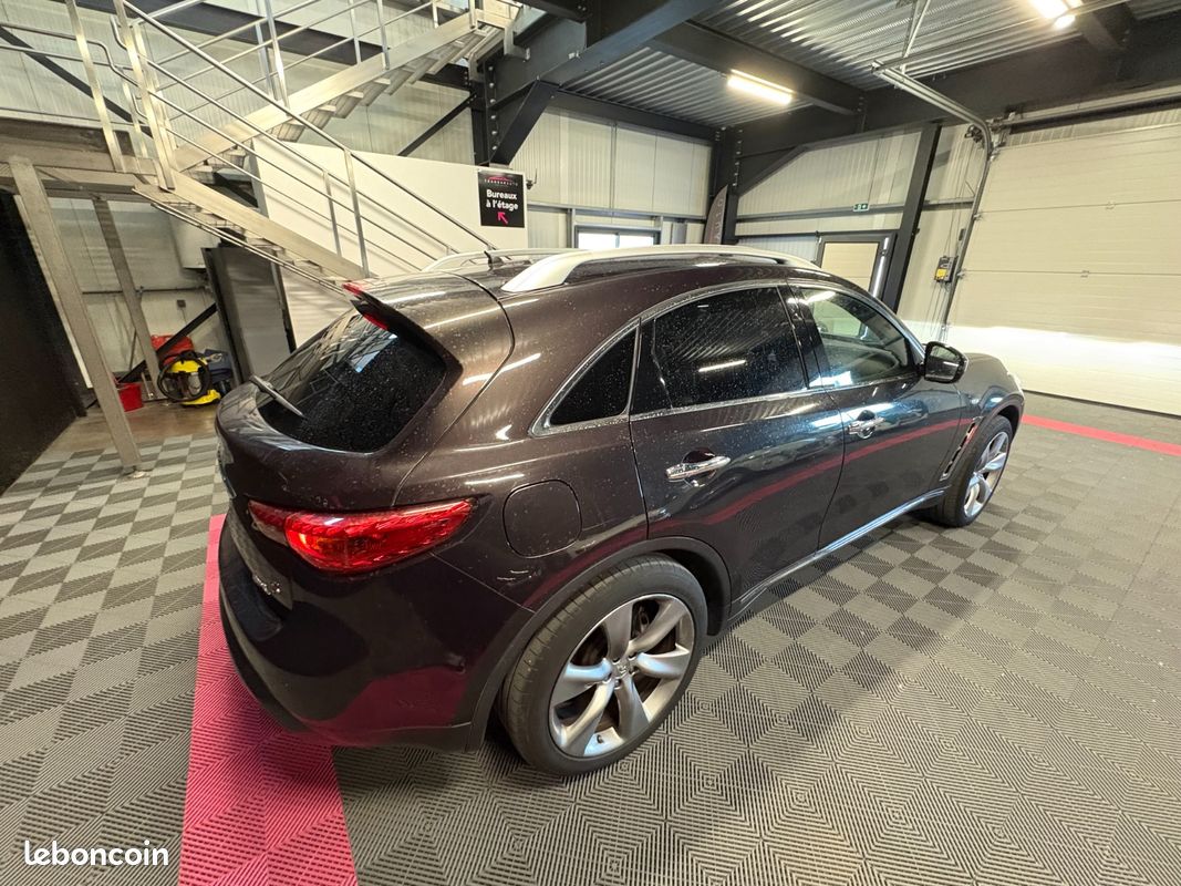 INFINITI FX FX30d 3.0D V6 GT Premium A / Suivi Nissan / 2éme mains (image 5)