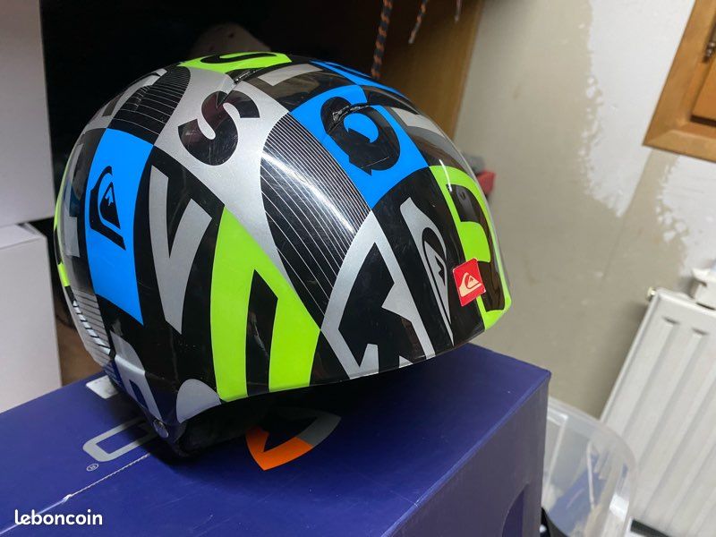 Casque de ski enfant QuickSilver the games 52 cm Superbe casque QuickSilver pour le ski et la luge. Taille 52cm réglable et ajustable avec molette rotative. Superbe deco (image 7)