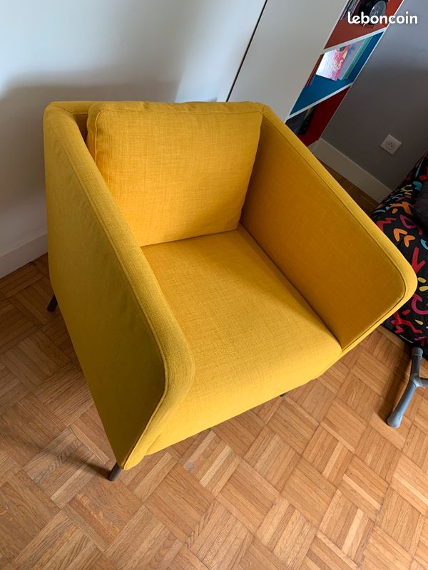 Vends fauteuil Ikea Ekerö avec housse Skiftebo jaune Ameublement