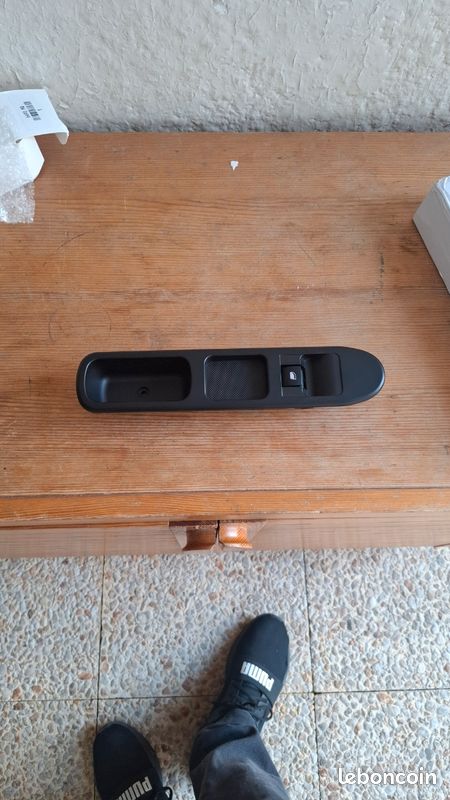 Bouton leve vitre peugeot 207 (image 1)