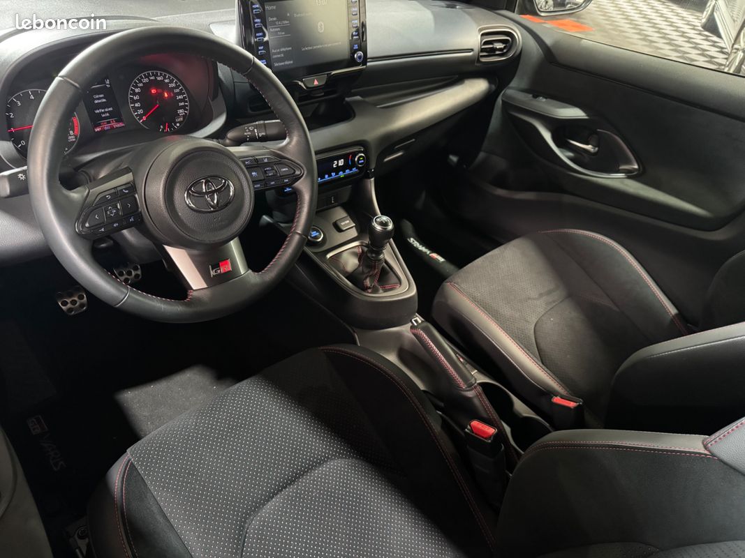 Toyota yaris gr 1.6 4wd 261 ch track pack / camera de recul / carplay / miltek / tva recuperable (image 13)