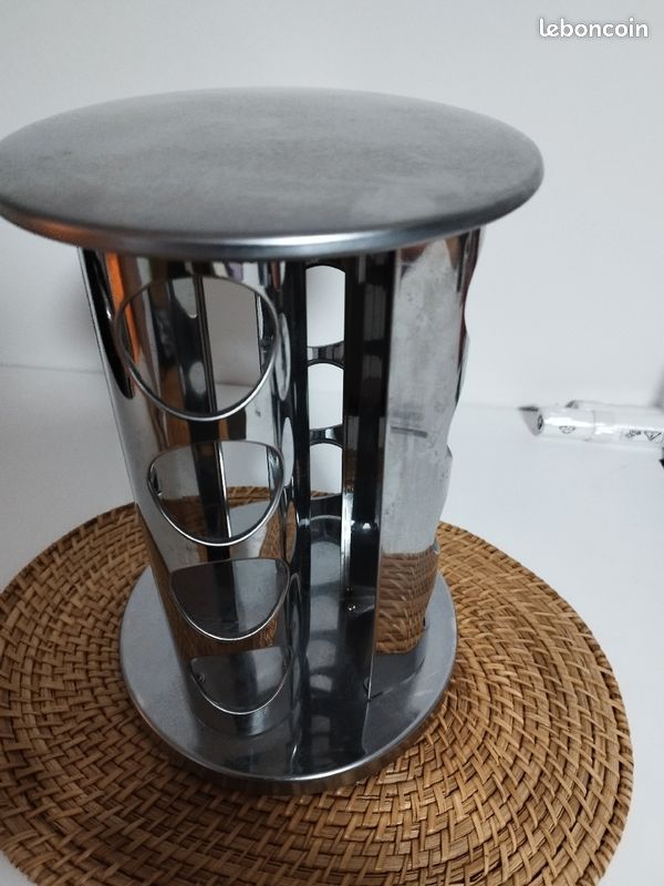 Étagère à épices rotative en acier inoxydable

4x4 (image 1)