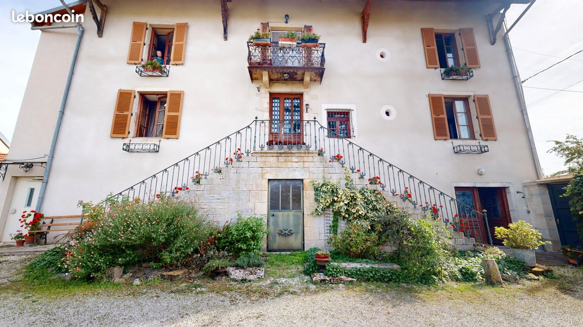 Maison 8 pièces 260 m² · à Courchapon · 260 m² · 317 500 €