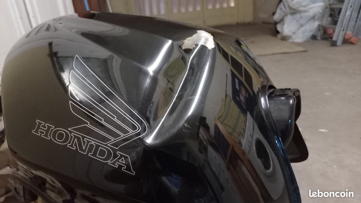 Réservoir Honda 1000 CBF 2009 noir choqué (image 2)