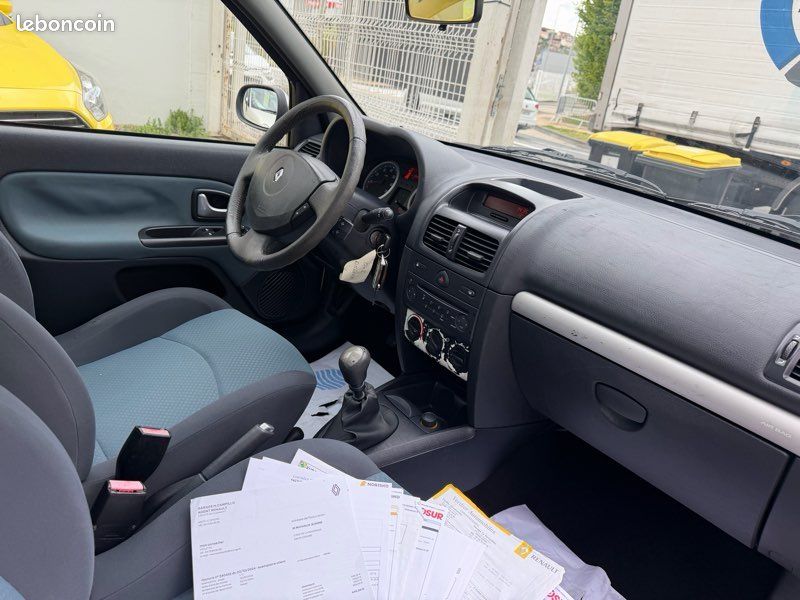 Renault Clio 1.2 Essence 75ch. Faible kilométrage – Climatisation/ Régulateur de vitesse, double des clés, roue de secours … Très bien entretenu, nombreuses factures. CT OK (image 3)