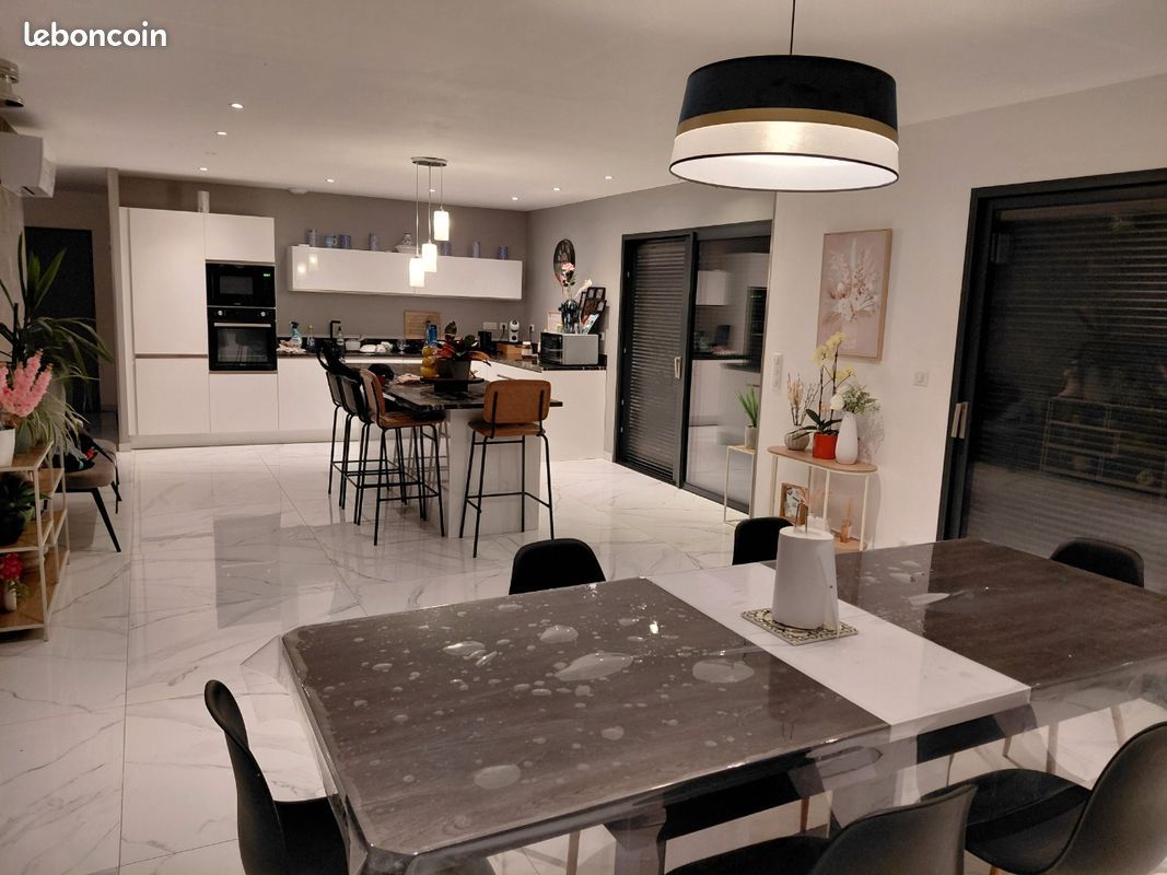 Maison 8 pièces 187 m² · à Sainte-Hélène-du-Lac · 187 m² · 690 000 €