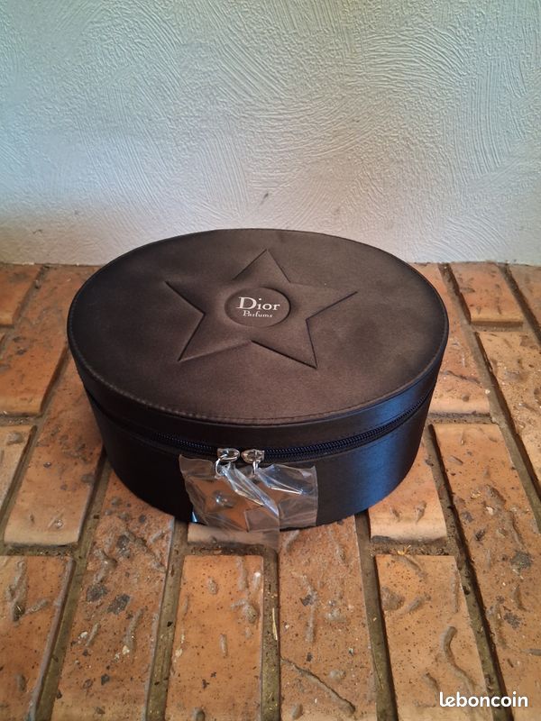 PAS D’ENVOI - DIOR - Boite ovale de Rangement - coffret vide DIOR en satin noir - Bijoux Parfum – Maquillage - Trousse de toilette – Voyage (image 1)