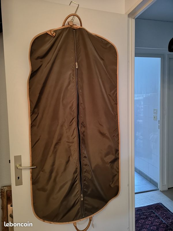 Louis Vuitton housse à vêtements très bon état (image 1)