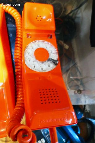 Ancien téléphone orange Thomson Contempra à cadran fonctionne en TBE vintage 1980 - Décoration