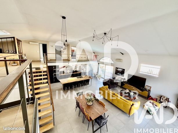Maison 8 pièces 239 m²