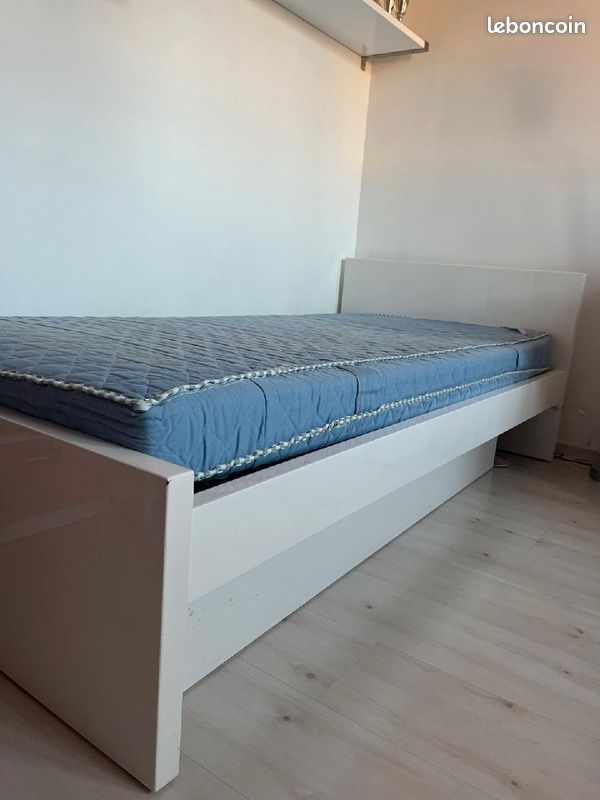 Lit + sommier + matelas 2m×0,9m (image 1)