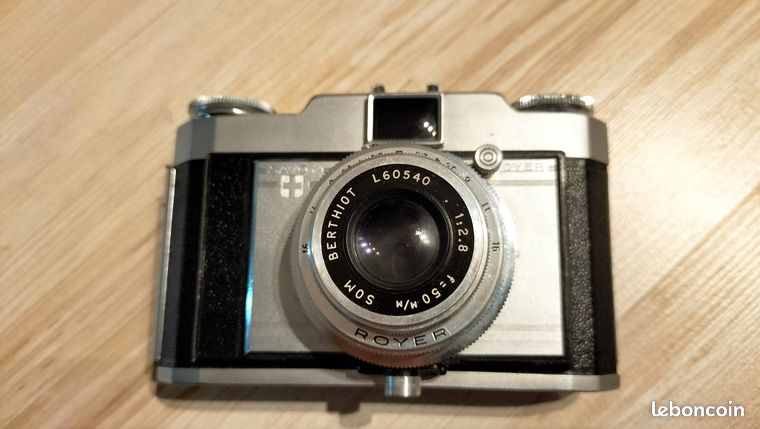 Appareil Photo ROYER SAVOY – Objectif SOM BERTHIOT 50mm – Avec étui Et Notice