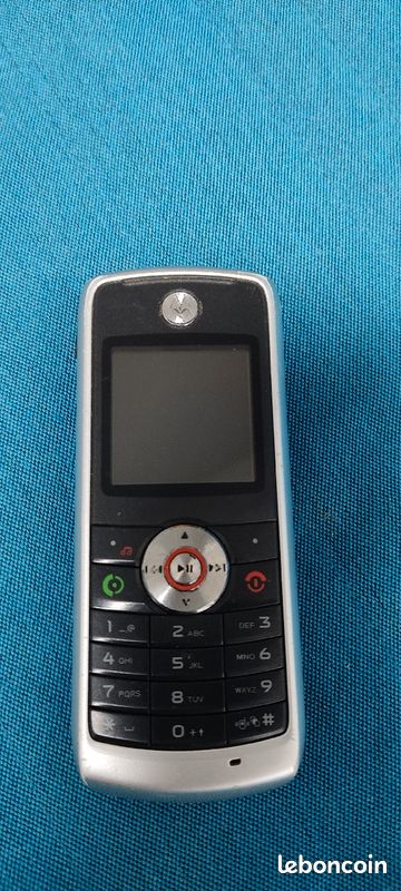 Mobile Motorola W230 (image 2)