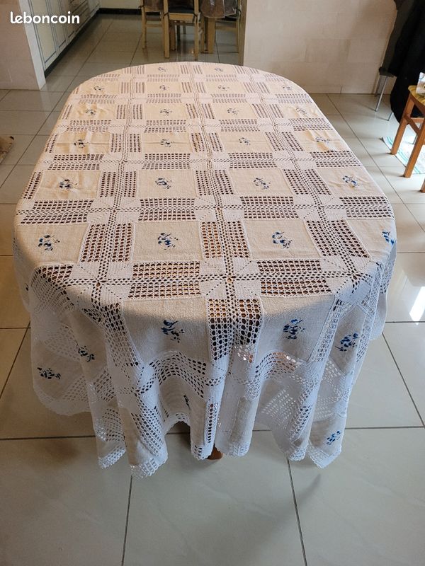 Nappe en lin bio et brodée main (image 4)