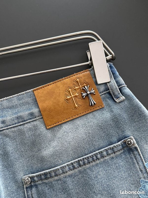 Short cargo en denim clair à motif croisé Chrome Hearts, taille L (image 9)