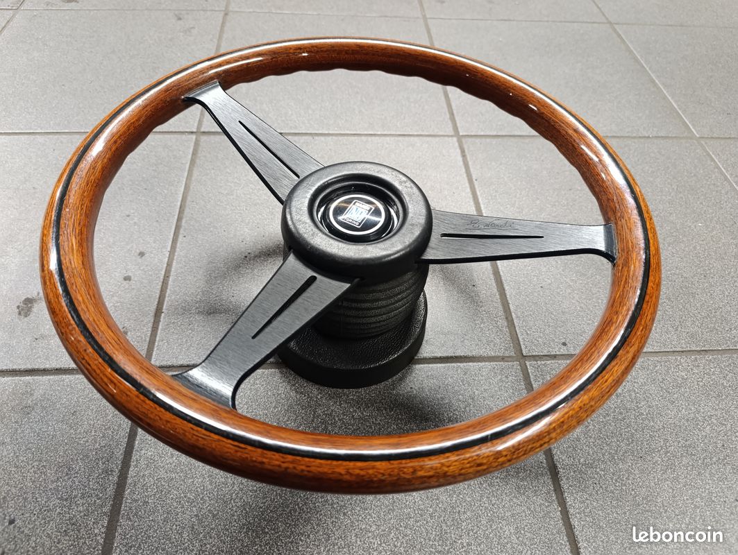 Volant bois nardi (image 1)