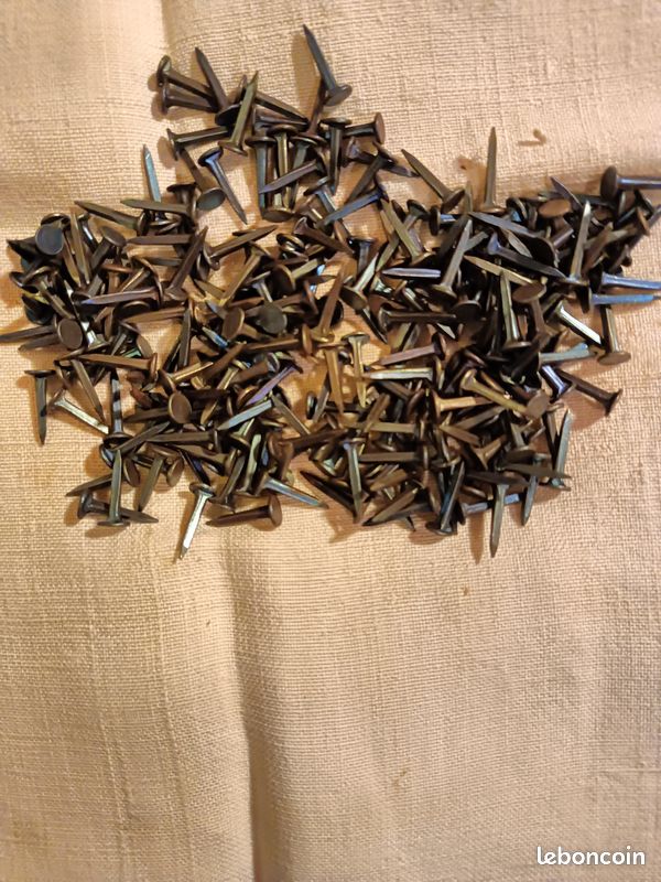 Clavos De Tapicero De 9 Mm (180g) – Sección Cuadrada Para Sillones, Sillas Y Fauteuils (Paquete De ~330 Unidades)