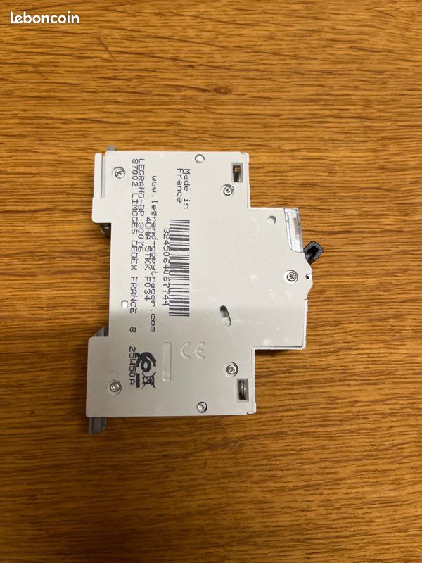Disjoncteur 16A Ph+N Courbe C 4.5kA 230V - Protection Fiable Siemens Pour Circuits Faibles Puissance