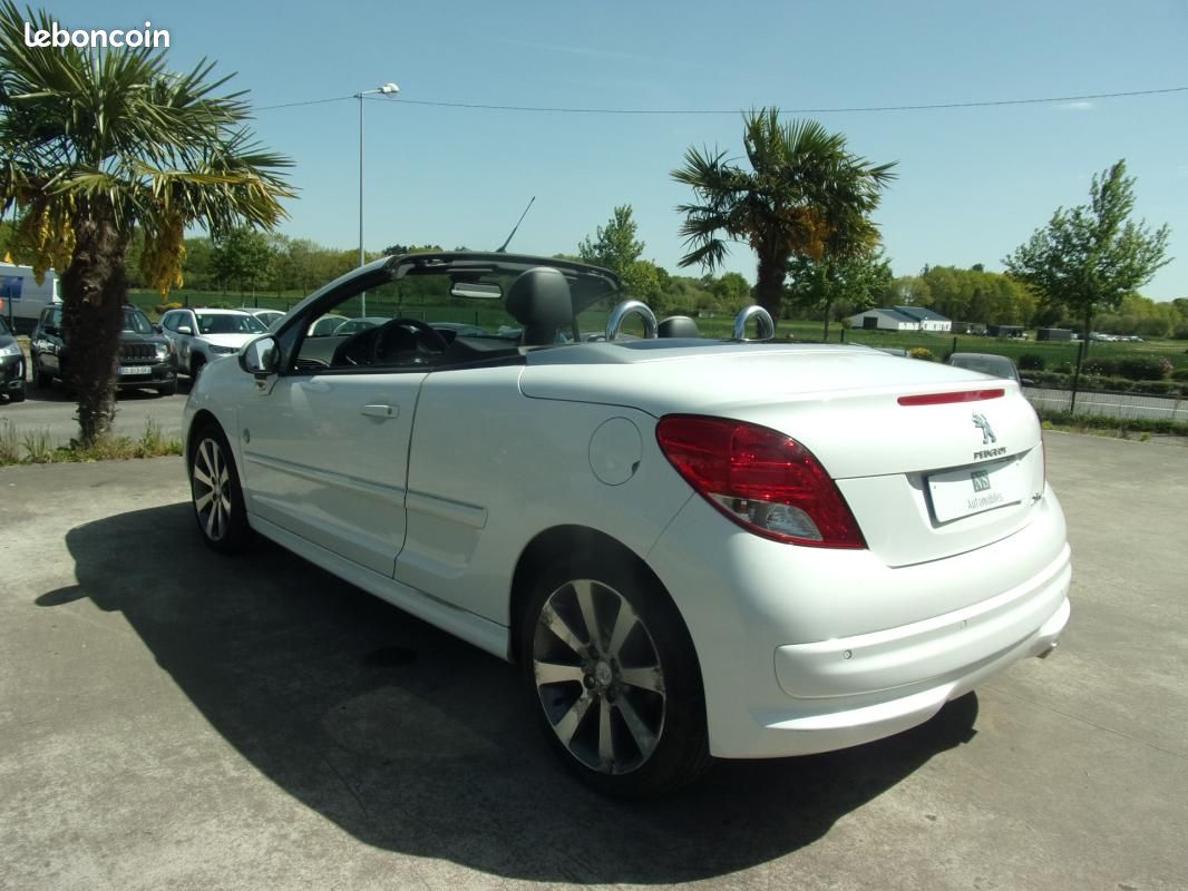 Peugeot 207 CC 1.6 HDi 112ch FAP Roland Garros (image 14)