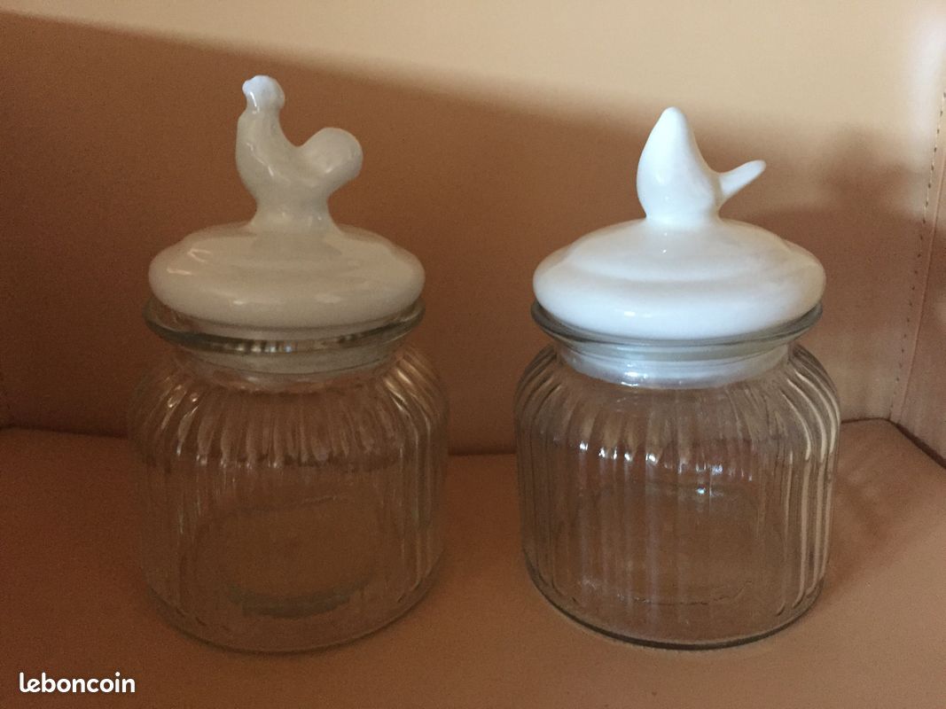 Bonbonnières en verre avec couvercle figurine coq et oiseau en céramique (image 1)