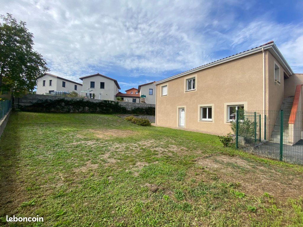 Appartement 3 pièces 74 m² · à Montbrison · 74 m² · 800 €