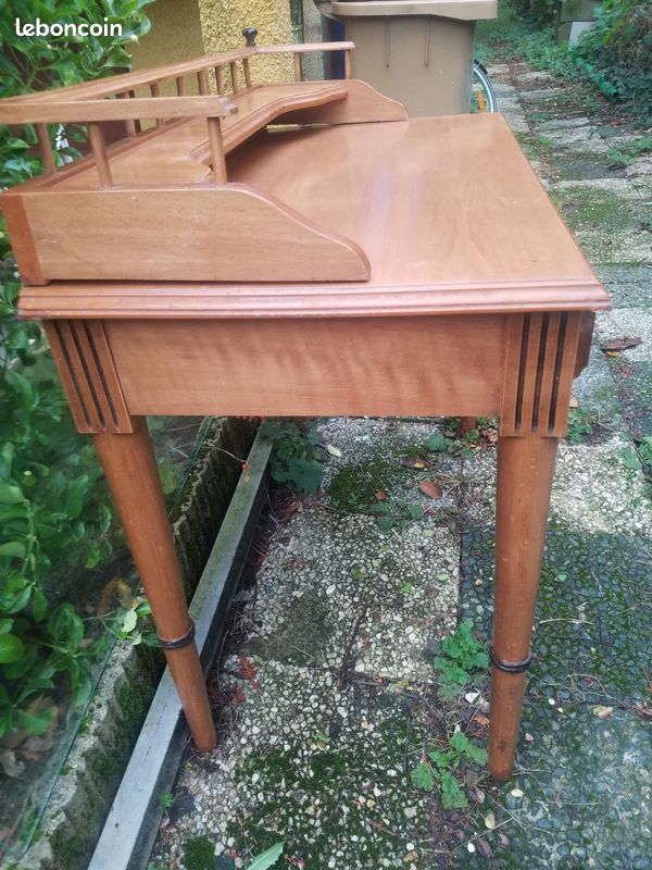 Table en bois (image 1)