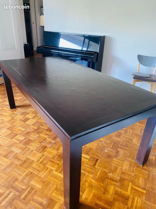 Grande table en bois (image 1)