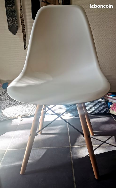 Chaise scandinave (image 1)