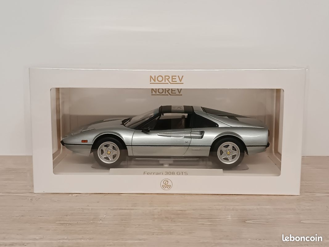 Ferrari 308 GTS 1982 Blanche/Noire Norev 1/18 - Limitée à 200 Pcs