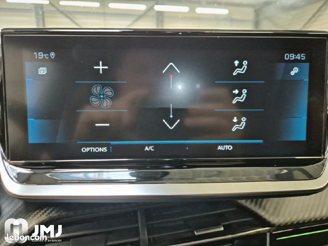 Peugeot 208 PureTech 100 S&S BVM6 GT (image 14)