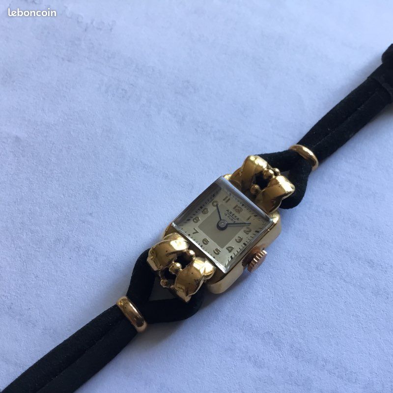 Montre Bracelet Vintage Mécanique Des Années 50 - Suisse, Boîtier Acier Carré, Cadran Blanc/doré - Occasion