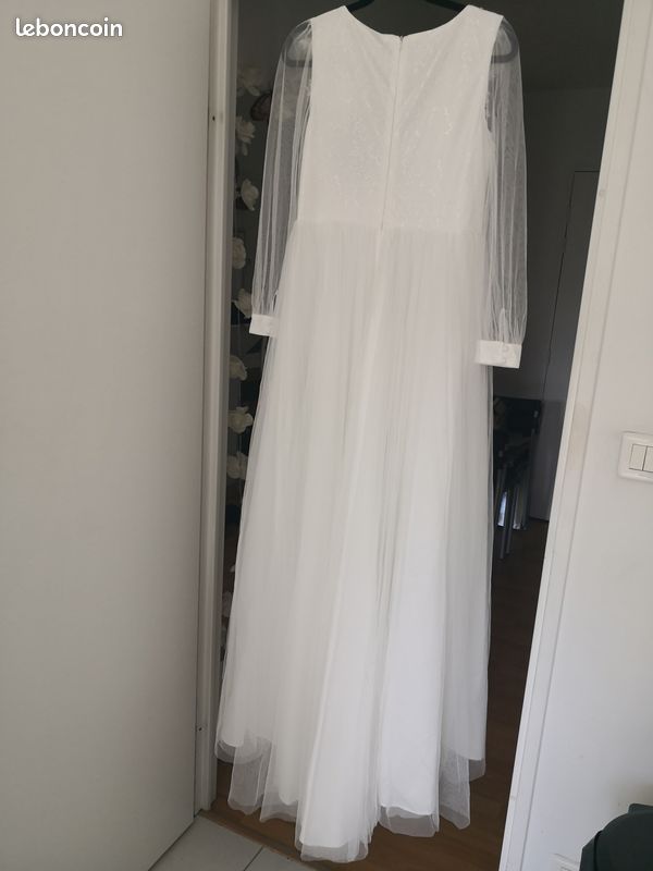 Robe de mariée décolleté Plongeant Neuve (image 2)