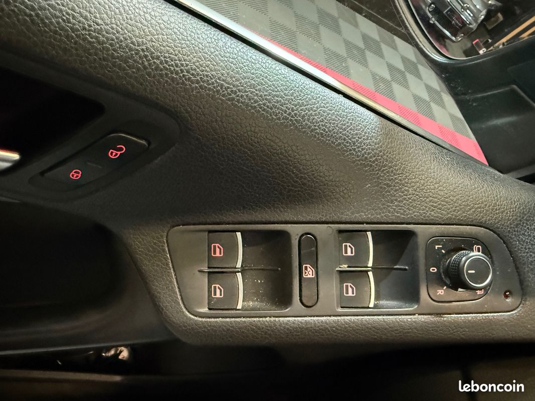 VOLKSWAGEN TIGUAN 2.0 TDI 110 FAP BlueMotion Technology Série Spéciale Lounge / COURROIE DE DISTRIBUTION A JOUR (image 22)