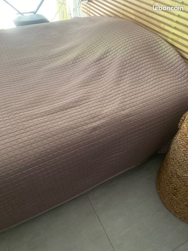 Couvre lit Taupe effet satiné (image 9)