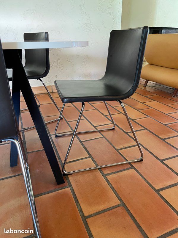 Table laquée pied wengué (image 6)