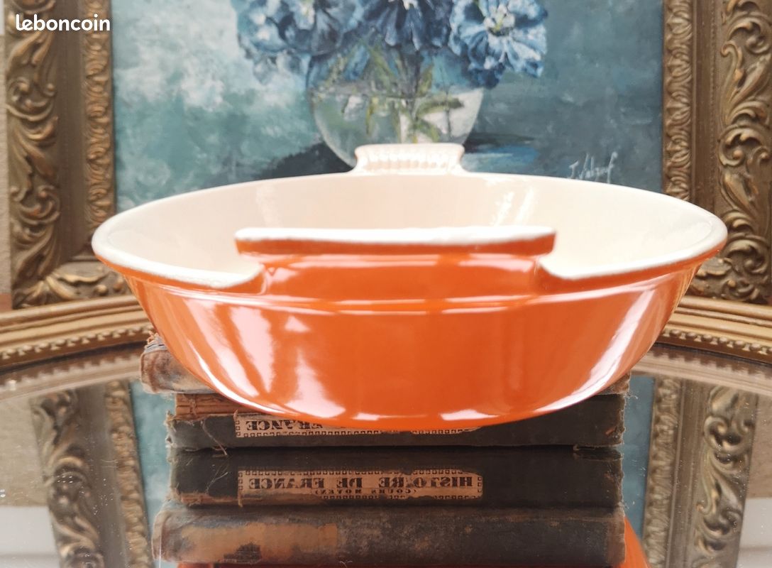 Plat à gratin en fonte émaillée orange , Le Creuset , circa 1970