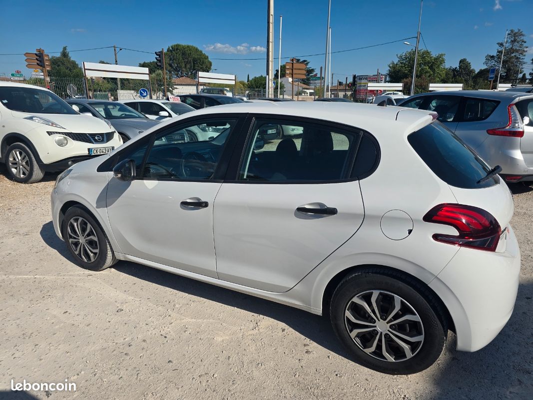 Peugeot 208 1.6 ehdi pack clim (image 3)