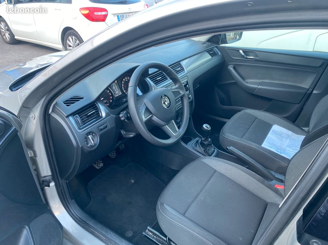 Skoda octavia rapid 1.6 tdi 90 cv, 2014, 122 000 kms ,faible kilometrage (image 5)