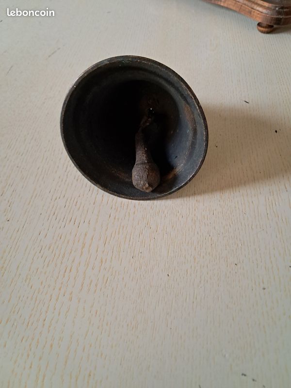 Petite cloche en bronze (image 3)