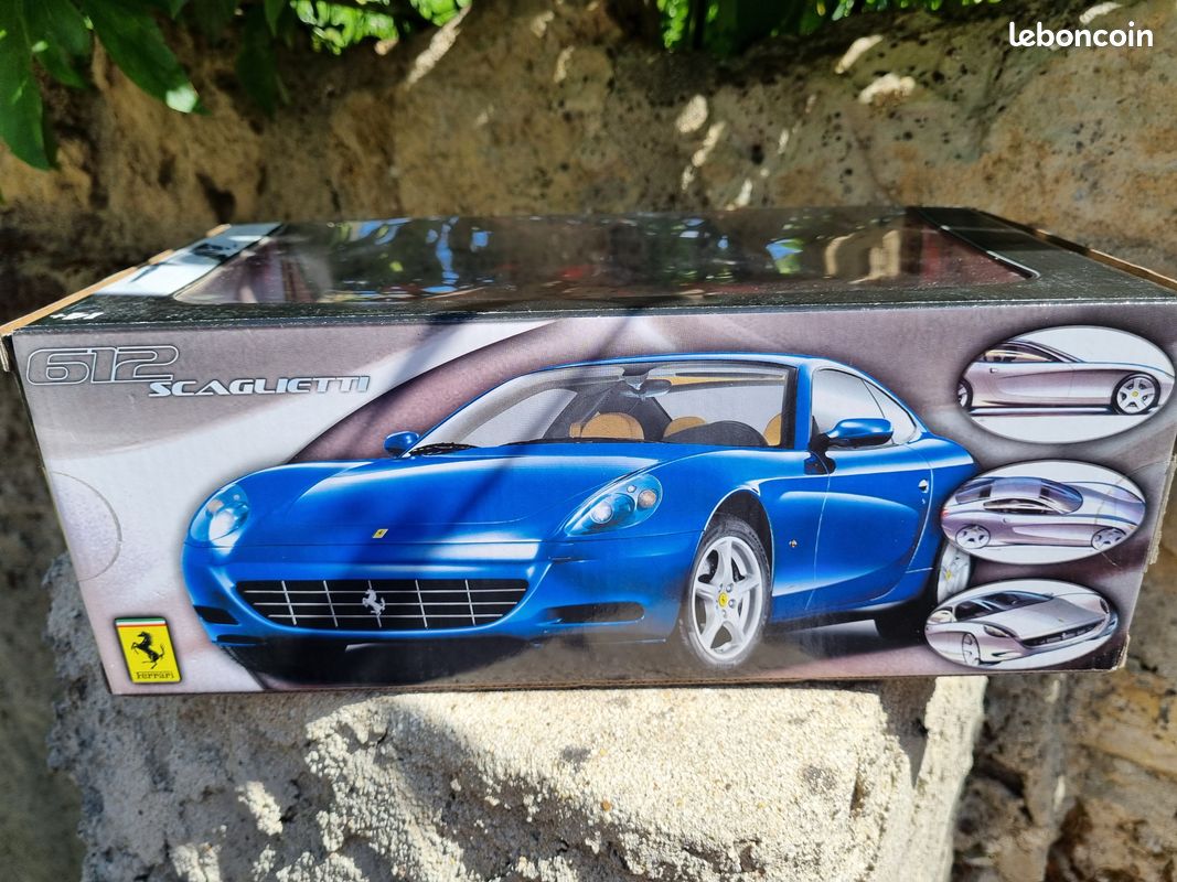 FERRARI 612 SCAGLIETTI Rouge HOTWHEELS 1:18