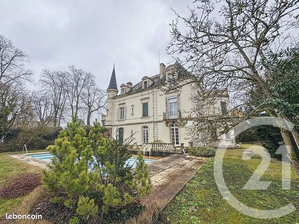 Maison 9 pièces 368 m²