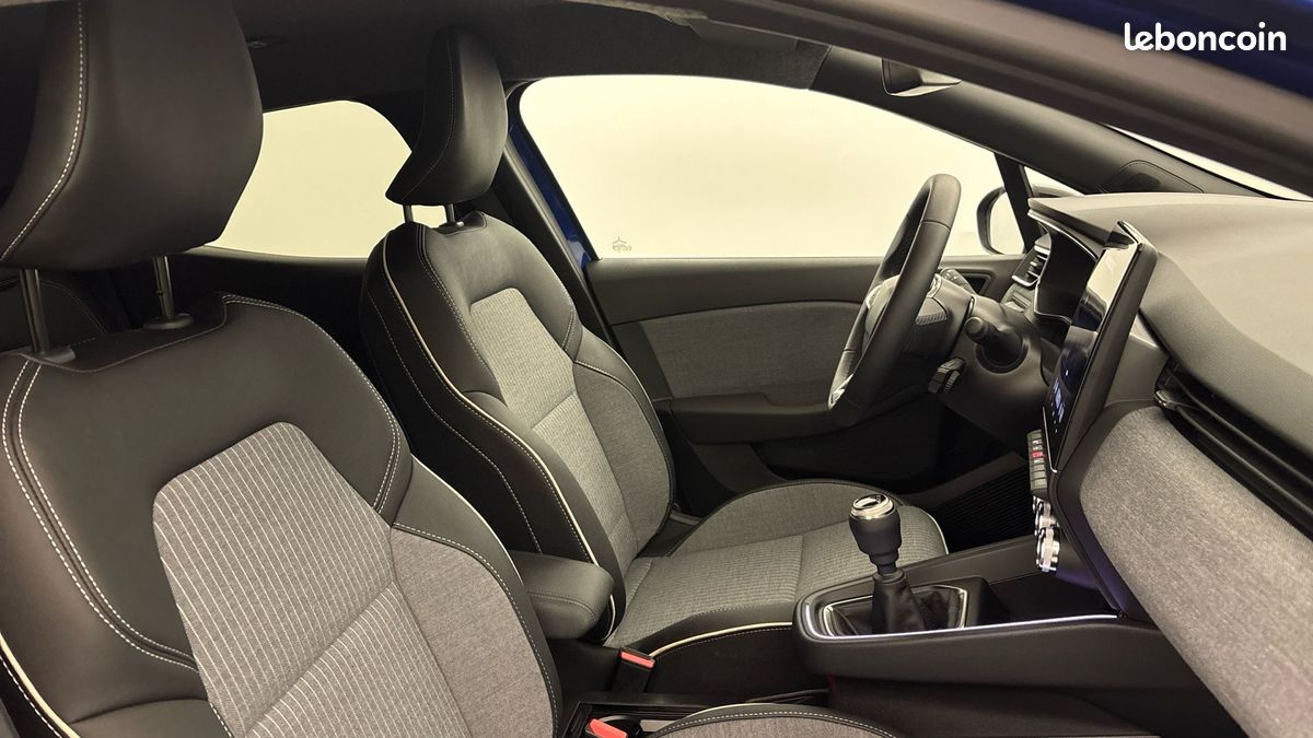 Renault clio tce 90 ch gsr2 techno (image 15)